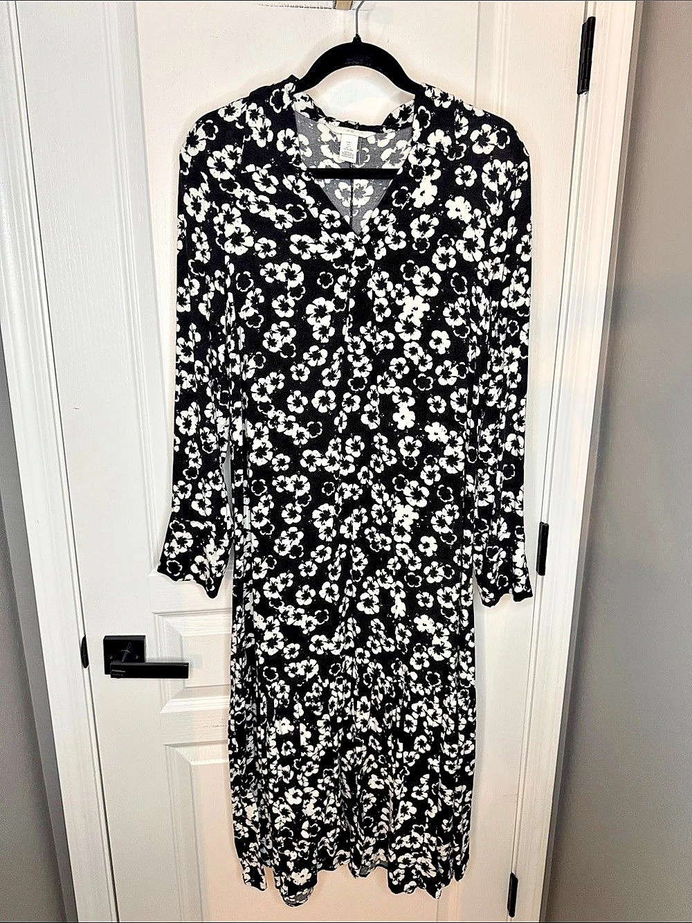 H&Medium Floral Midi Dress in Black & White Size Medium